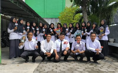 Memperingati Hari Guru